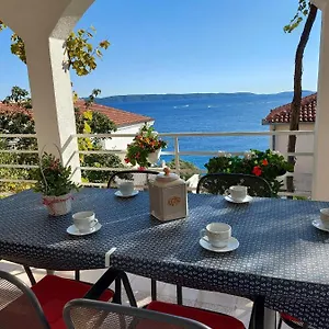 https://apartment-natasa-apt1.hotels-in-trogir.com